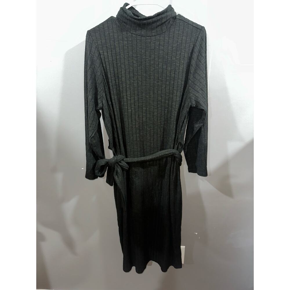 Size 1 Torrid rib knitted dark olive green midi dress